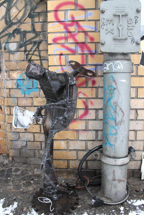 TEJN street art. Lock On in Berlin 2013